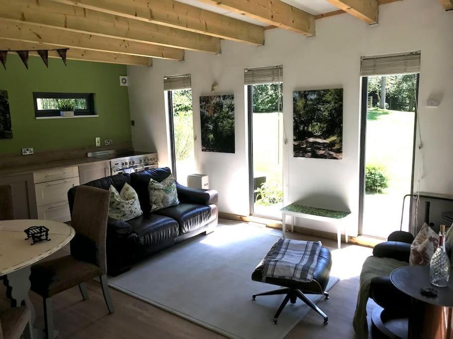 Log Cabin Rural Retreat In Beautiful Countryside Lapworth エクステリア 写真